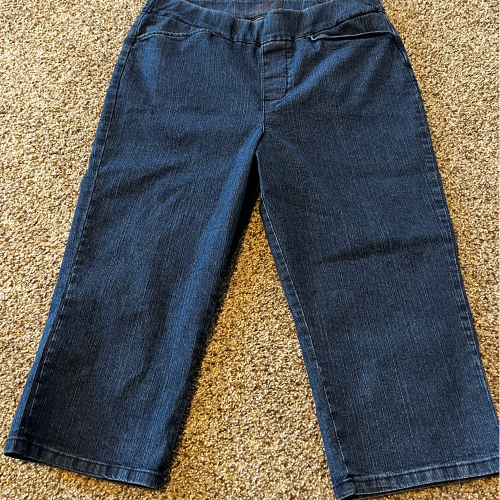 Chic Stretch Capri Jeans Size 12